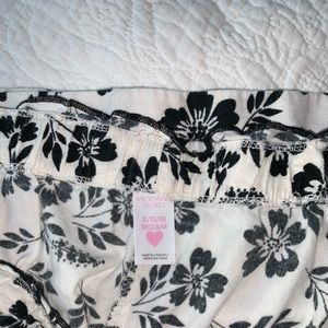 Victoria's Secret Intimates & Sleepwear - EUC pj set Victoria’s Secret flannel black/ white Victoria's Secret Intimates & Sleepwear - EUC pj set Victoria’s Secret flannel black/ white